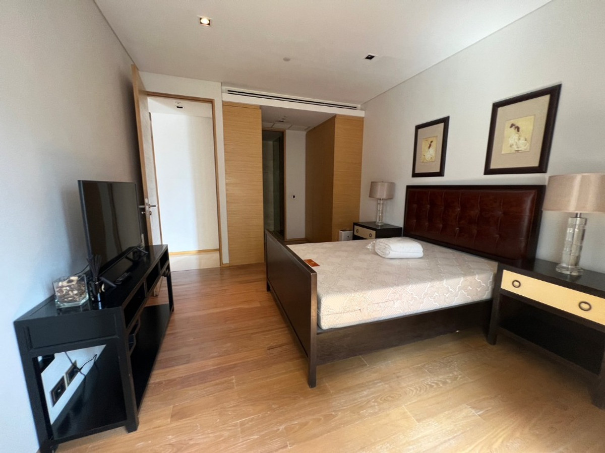 Saladaeng Residences【𝐒𝐄𝐋𝐋 &amp; 𝐑𝐄𝐍𝐓】🔥Elegant and sophisticated, with a warm, mature tone. Every corner is meticulously decorated. Peaceful, luxurious, and classy, ​​Saladaeng Living style.🔥 Contact Line ID: @hacondo