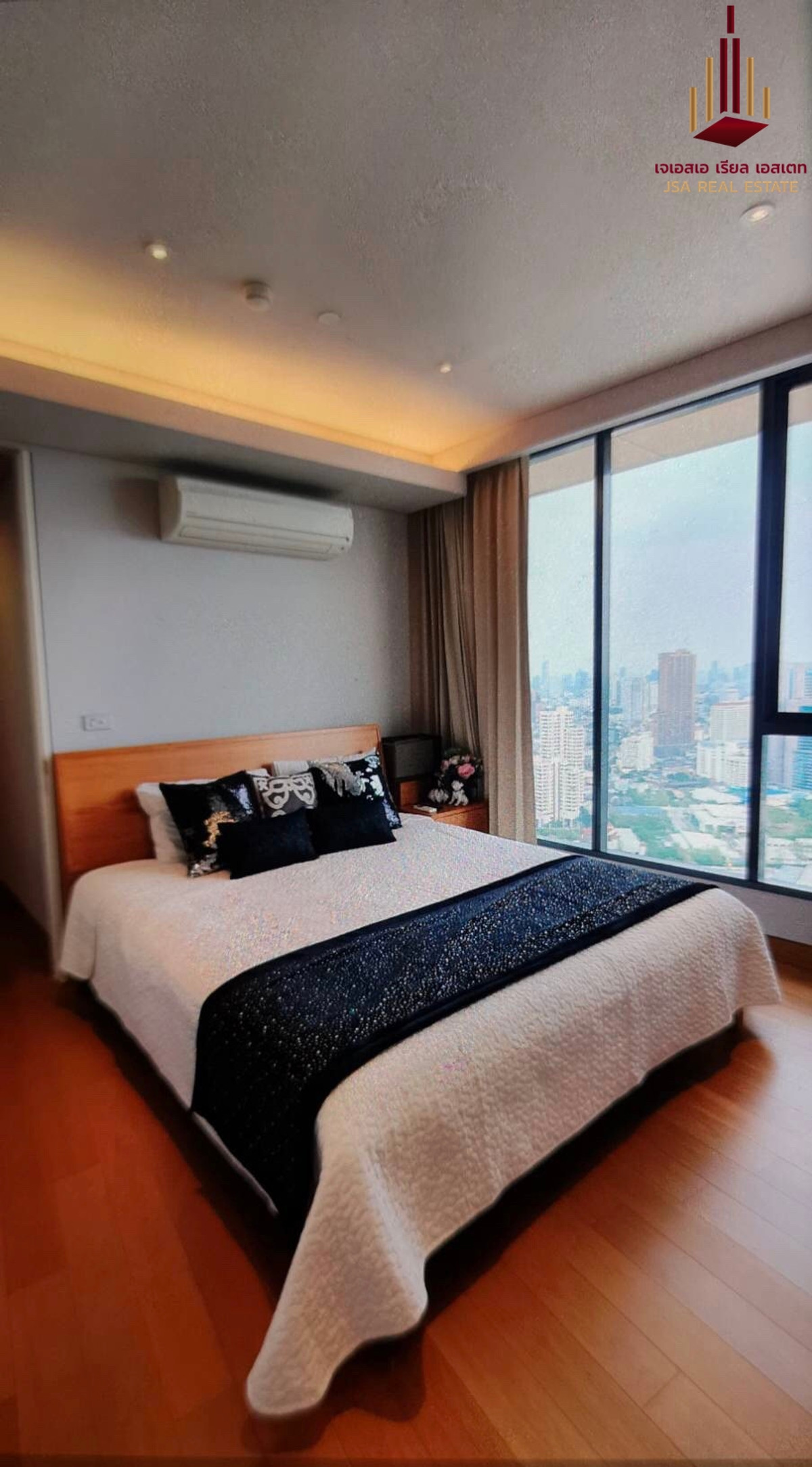 ✨ For Rent: The Lumpini 24 Condo ✨ 💰 Only 68,000 THB/month