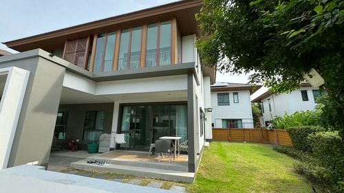 LB063 Luxury House for Rent – Burasiri Pattanakarn A premium detached home located next to the garden and clubhouse. Pet-friendly, suitable for Chinese and international tenants.