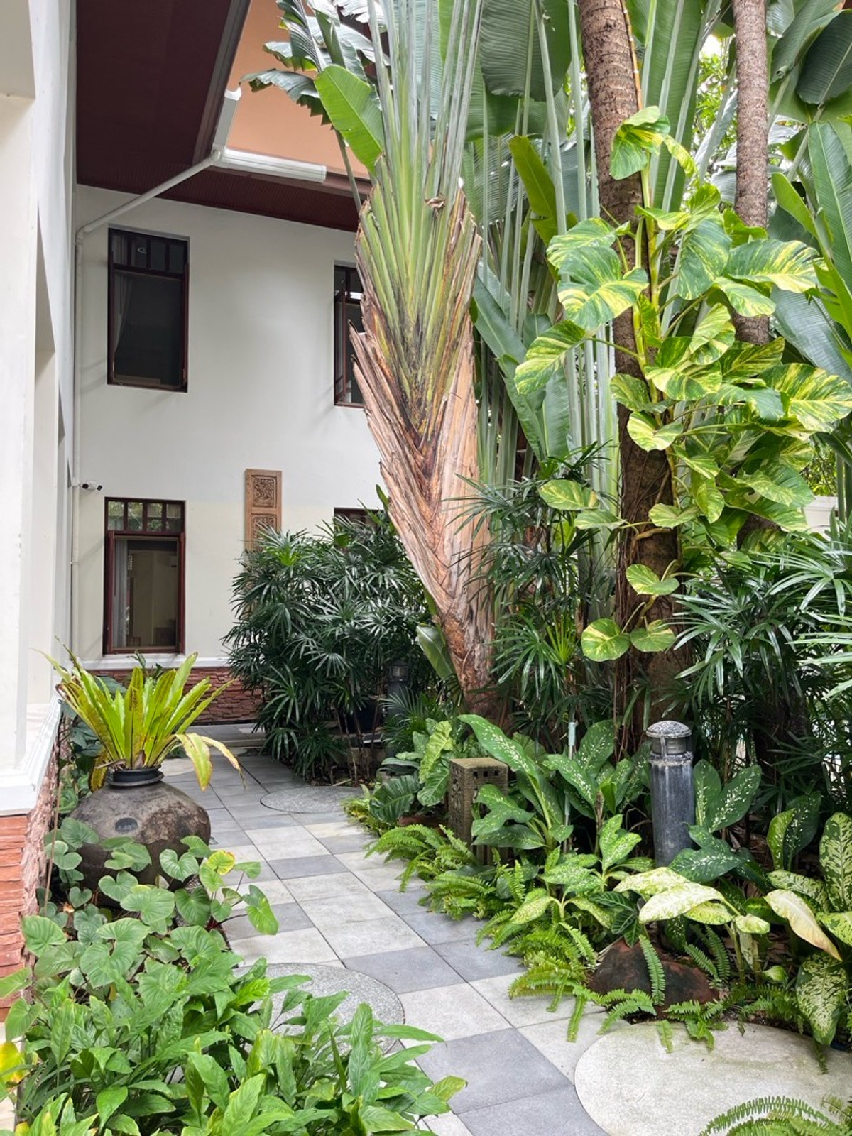 A beautiful spacious house with private pool in Ekkamai – รูปที่ 3