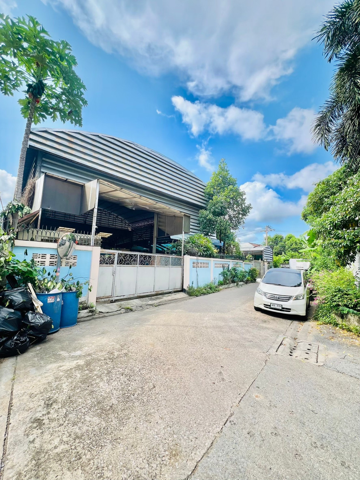 Warehouse for sale, high roof, good location, near Rama 2 Expressway, Dao Khanong. Warehouse for sale, high roof, good location, near Rama 2 Expressway, Dao Khanong.