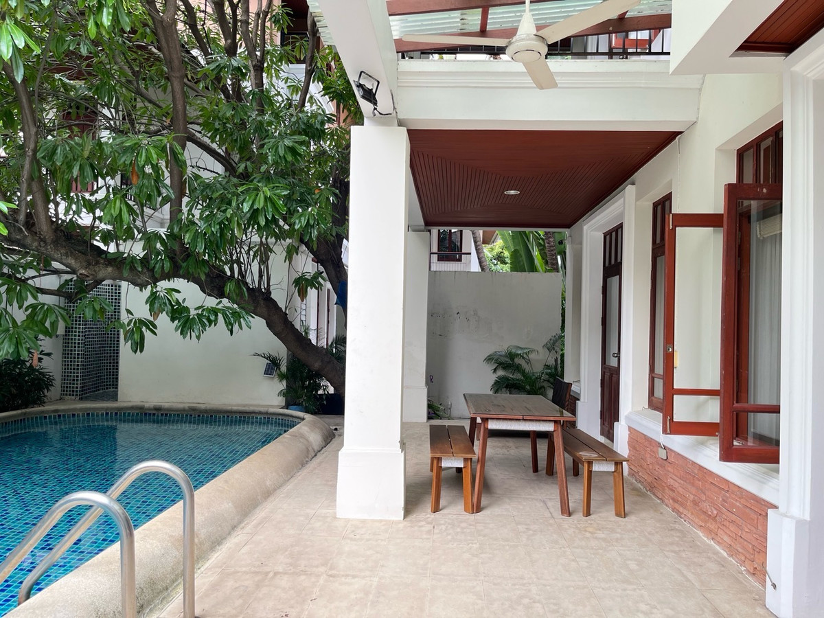A beautiful spacious house with private pool in Ekkamai A beautiful spacious house with private pool in Ekkamai