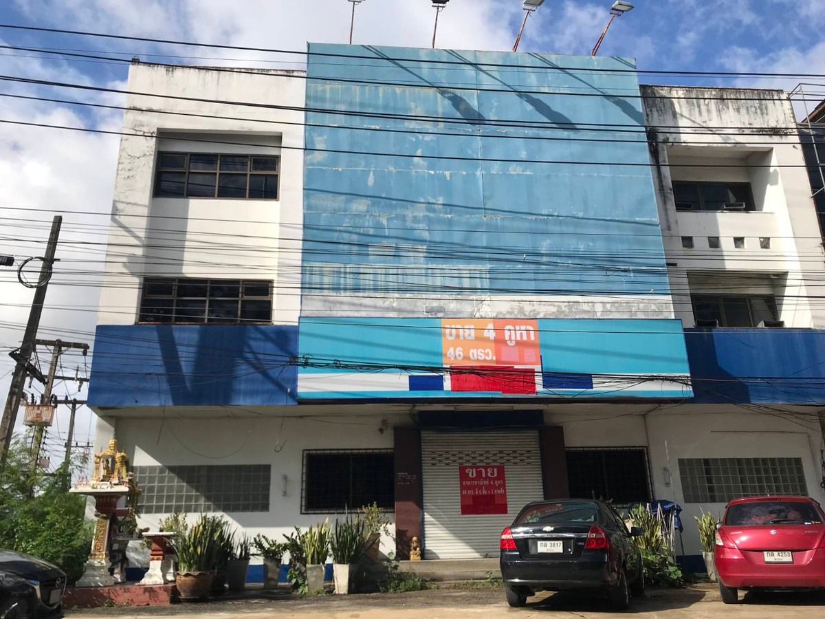Shophouse, 4 floors, 4 units, next to the main road, Central Lampang. Shophouse, 4 floors, 4 units, next to the main road, Central Lampang.