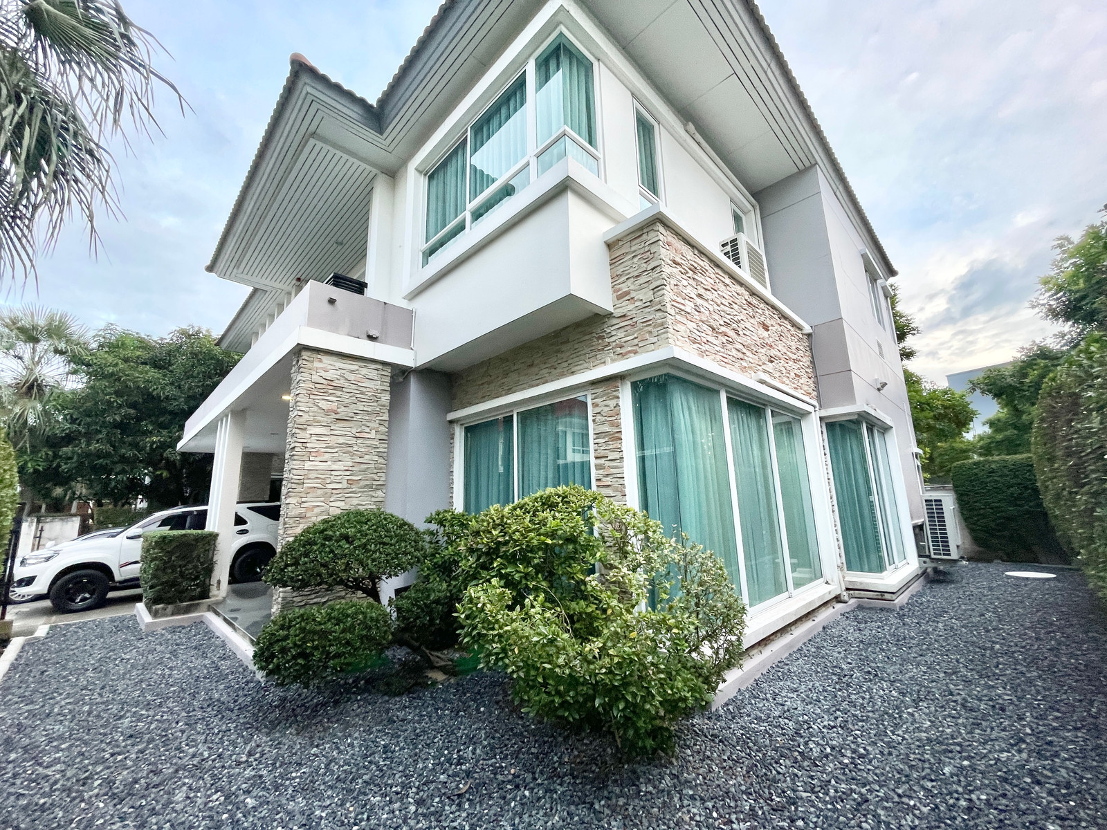 FOR RENT: Single house Grand Bangkok Boulevard Rama 9-Srinakarin, next to Wellington College.