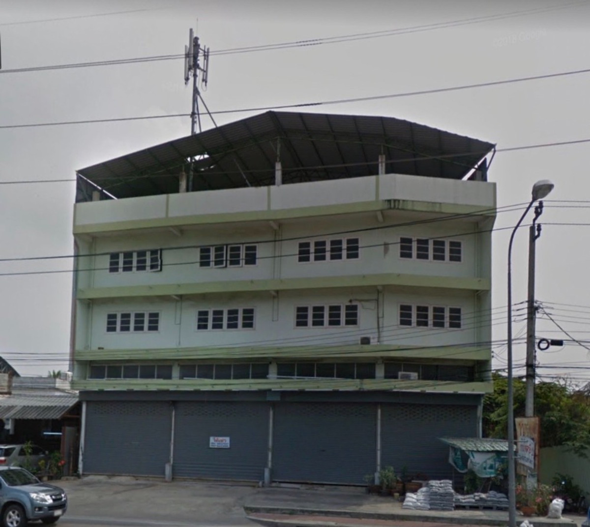 For sale/rent, 4-room shophouse, next to Nonthaburi bypass road.