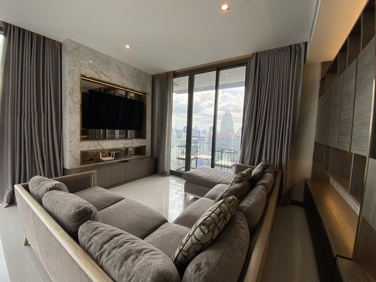 Luxury 3-Bedroom Corner Unit for Sale at Q1 Sukhumvit Luxury 3-Bedroom Corner Unit for Sale at Q1 Sukhumvit
