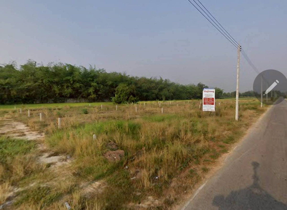 Urgent sale! 2 plots of land already filled in, 100 sq m/plot, prime location near Kamphaeng Phet city for investment or building a house to live in! Urgent sale! 2 plots of land already filled in, 100 sq m/plot, prime location near Kamphaeng Phet city for investment or building a house to live in!
