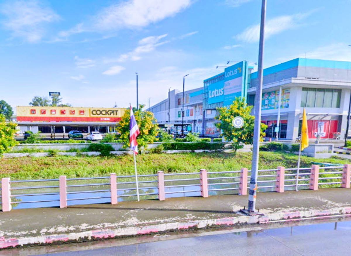multiple entrances and exits. Lotus Lam Luk Ka Khlong 2 450 m. BTS KhuKhot only 1.7 km. Land for ren – รูปที่ 2