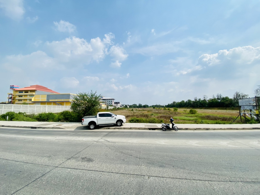 Land 16 rai, next to Hatairat Road, Lam Luk Ka, Khlong 5, Kannaphisek Road Land 16 rai, next to Hatairat Road, Lam Luk Ka, Khlong 5, Kannaphisek Road