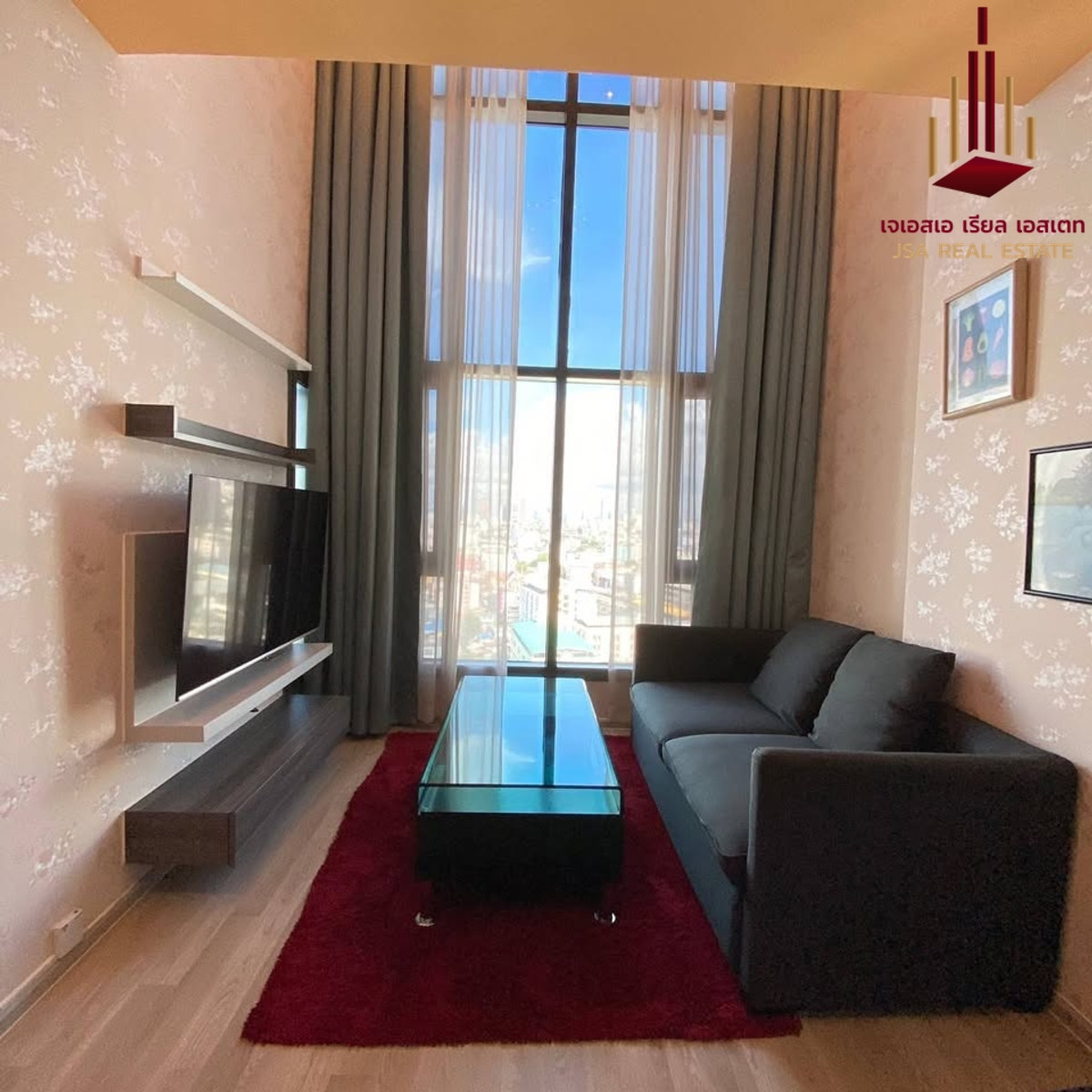 ✨ For Sale: Centric Huai Khwang Station Condo ✨  💰 Only 7,400,000 THB