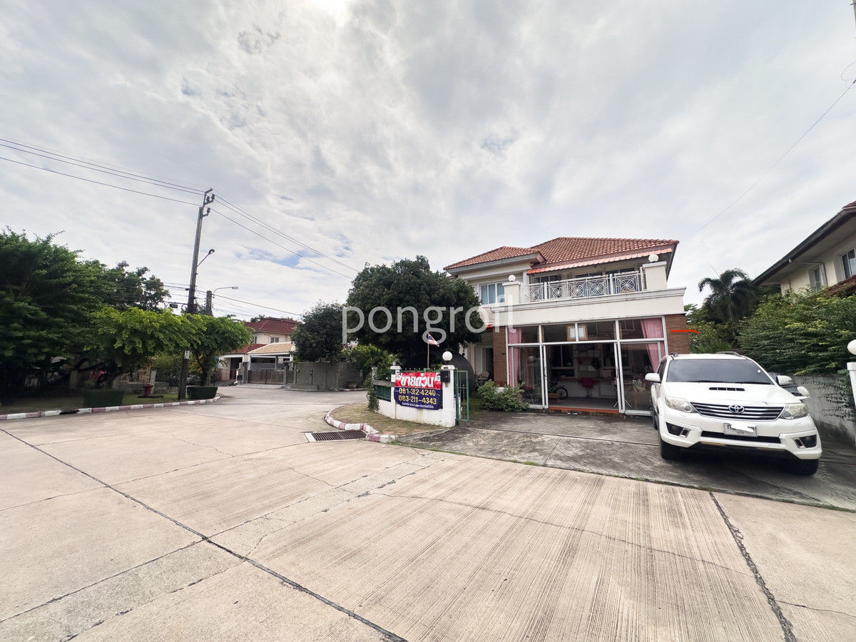 Huge corner house! Chuan Chuen Wongwaen-On Nut Prawet | 75 sq m | 4 bedrooms | Corner house next to the road on 2 sides.