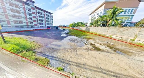 multiple entrances and exits. Lotus Lam Luk Ka Khlong 2 450 m. BTS KhuKhot only 1.7 km. Land for ren