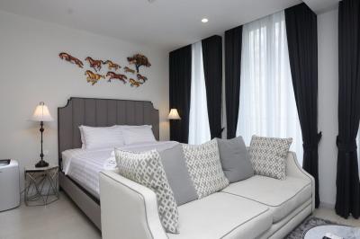 🔥Urgent for rent🔥 Noble Ploenchit, luxuriously decorated, fully furnished, ready to move in, 0 meters from BTS Ploenchit.