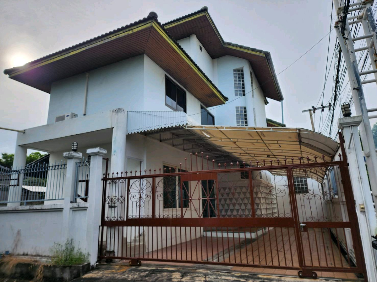 ใหด้ช่าบ้านเดี่ยวหลังใหญ ่ทำเลห้วยขวาง -สุทธิสาร 