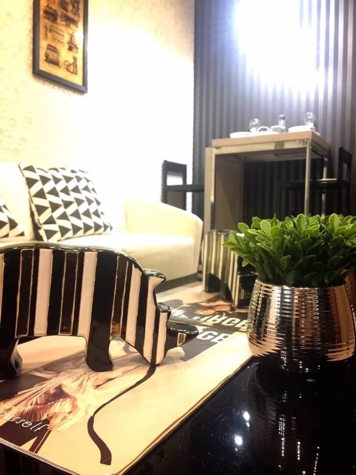 🩷 For Rent 🩷 M Thonglor 10 ใจกลางทองหล่อ 💕🐶🐾Pet Friendly Condo 🐯🐾💕 เลี้ยงสัตว์ได้ ✨✨✨ ห้องตกแต่งสวยมาก เฟอร์นิเจอร์และเครื่องใช้ไฟฟ้าครบ 👍👍👍 – รูปที่ 2