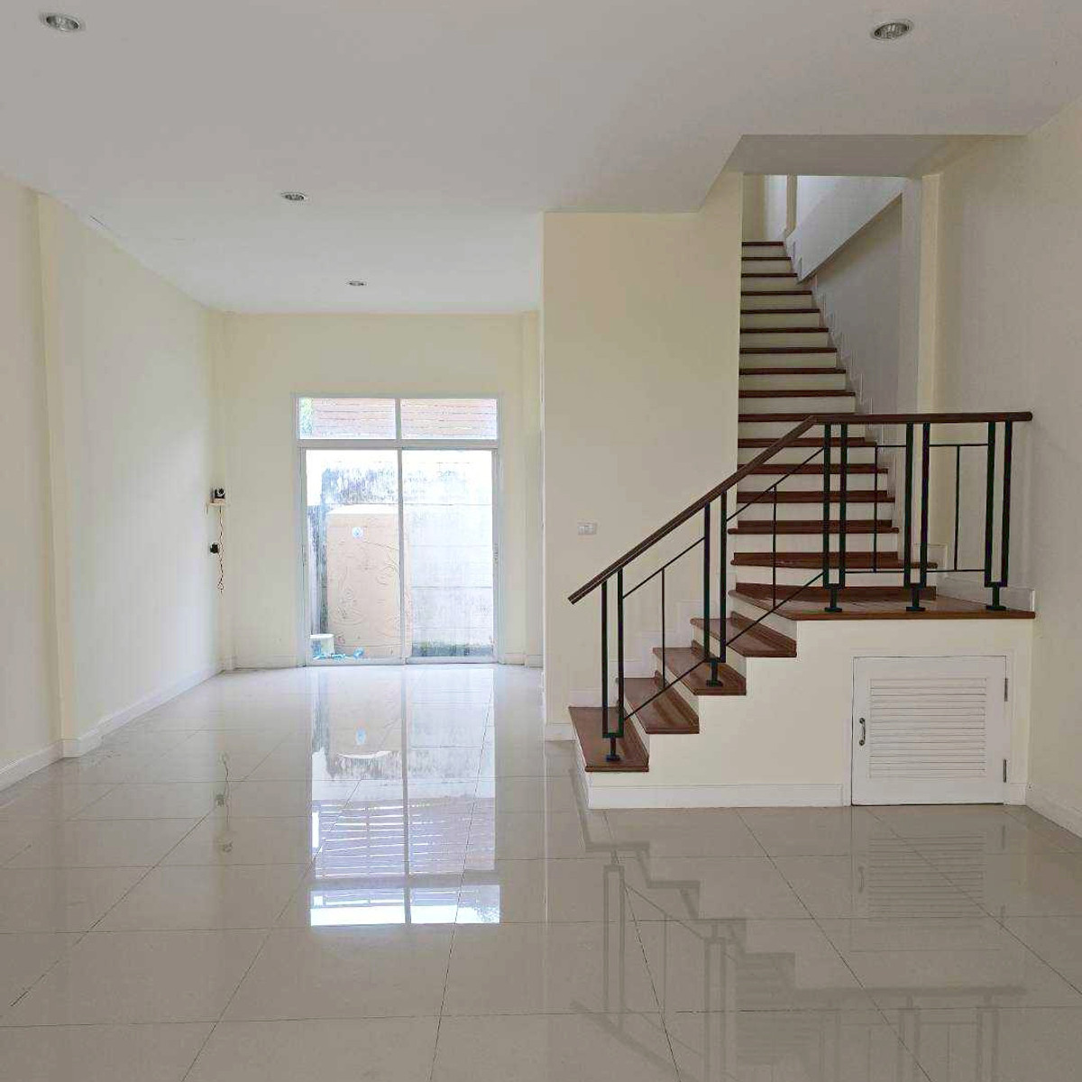 ขาย ทาวน์โฮม 3 ชั้น 23.1 ตร.ว ม.วิชั่นสมาร์ท ซิตี้ พระราม 5 – นครอินทร์ บ้านเปล่าสภาพดีพร้อมอยู่ จัดกู้ฟรี – รูปที่ 3