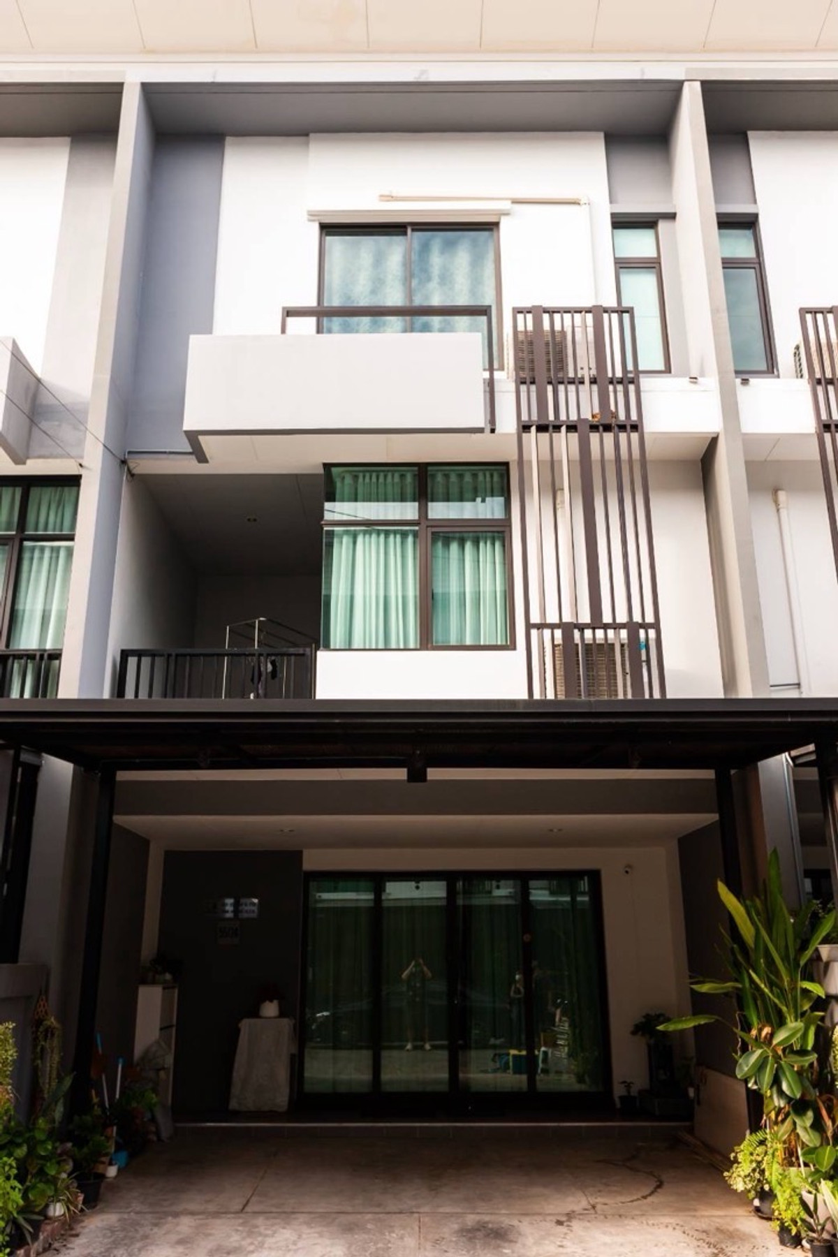 Rent/sale 3-story townhome, Plex Residence Project, Kaset Nawamin 111. Rent/sale 3-story townhome, Plex Residence Project, Kaset Nawamin 111.