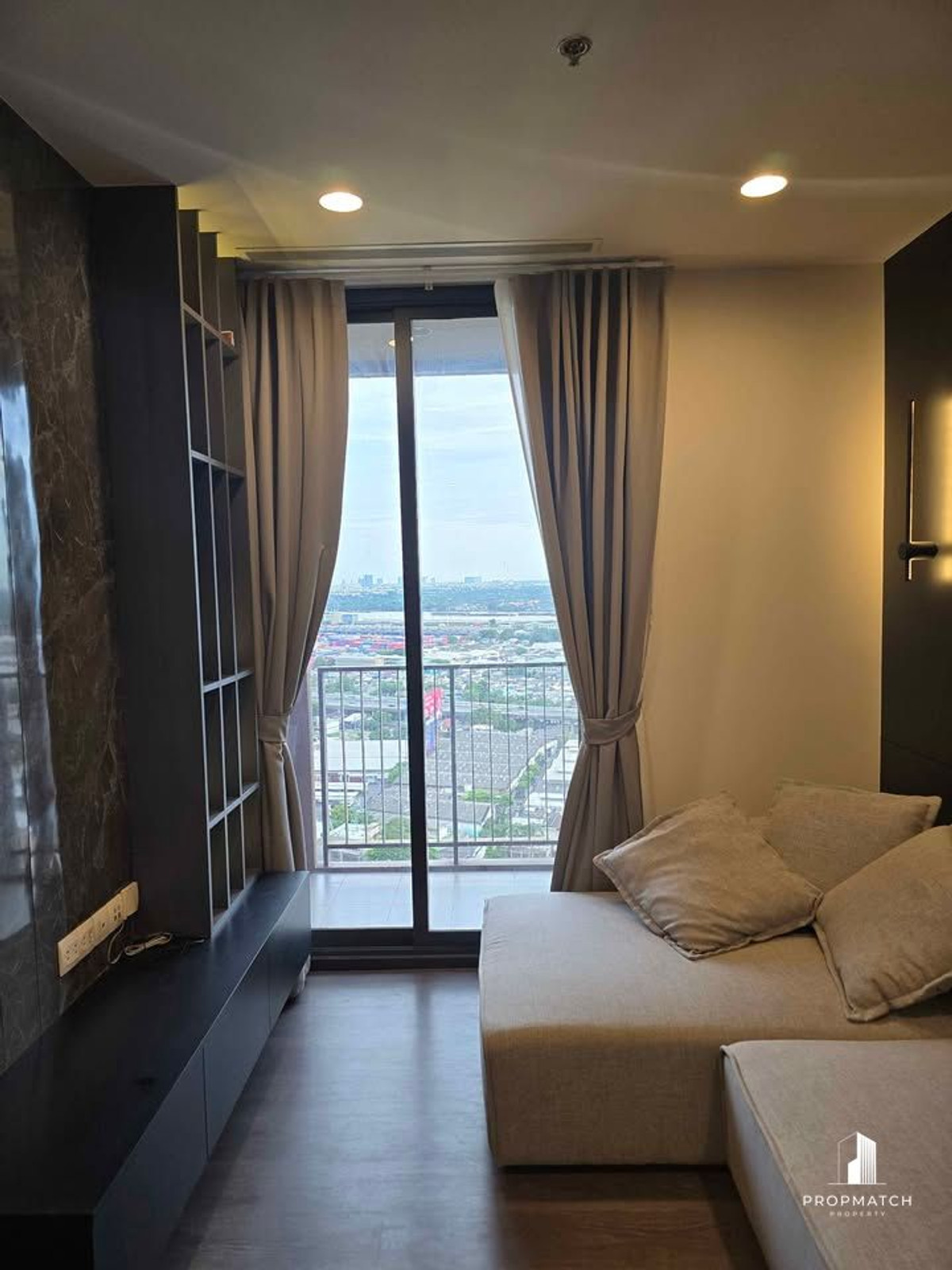 ✨Flash Deal ✨ OKA HAUS Sukhumvit 36 ​​( 2Bed 2Bath 50SQM.) Ready to move in! Only 7,490,000 baht Tel.0981315848 @propmatch