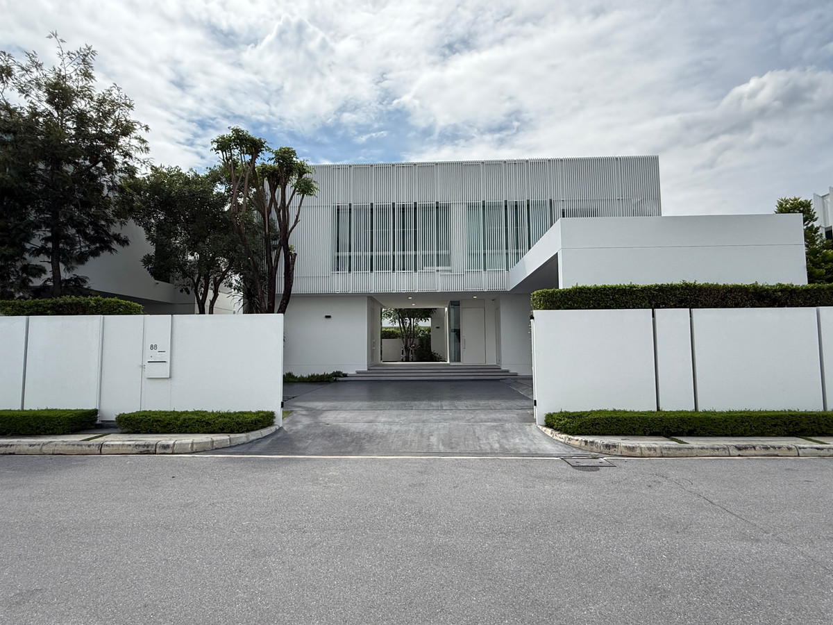 VIVE Bangna Modern Luxury house for Sale. The house is beautiful and in new condition, ready to move in. VIVE Bangna Modern Luxury house for Sale. The house is beautiful and in new condition, ready to move in.