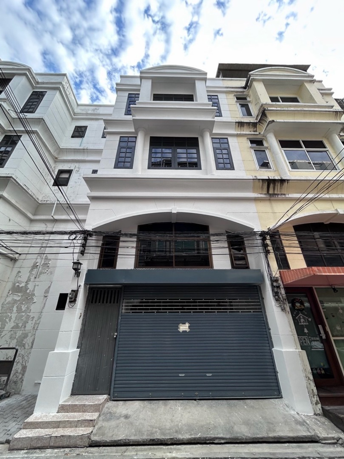 📢👇อาคารพาณิชย์ 3.5 ชั้น ทำเลใจกลางเมือง เหมาะสำหรับอยู่อาศัย ทำเป็นโฮมออฟฟิศ ปล่อยเช่า หรือปรับปรุงต่อได้ *ขายและเช่าตามสภาพ*กรณีเช่า: ไม่รับธุรกิจครัวร้อน ร้านกัญชา และร้านแอลกอฮอล์ 📢👇อาคารพาณิชย์ 3.5 ชั้น ทำเลใจกลางเมือง เหมาะสำหรับอยู่อาศัย ทำเป็นโฮมออฟฟิศ ปล่อยเช่า หรือปรับปรุงต่อได้ *ขายและเช่าตามสภาพ*กรณีเช่า: ไม่รับธุรกิจครัวร้อน ร้านกัญชา และร้านแอลกอฮอล์