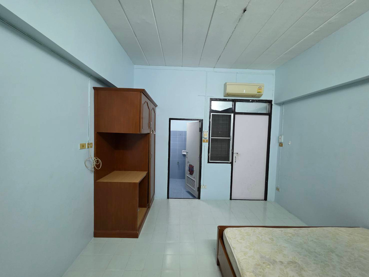 Apartment for rent, Inthamara zone, near MRT Sutthisan, only 4 minutes. Apartment for rent, Inthamara zone, near MRT Sutthisan, only 4 minutes.