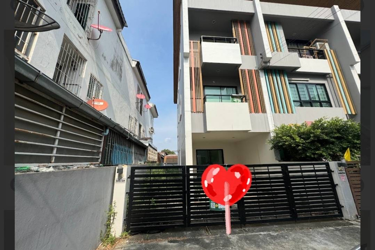 House ready to move in, The Symphony Nawamin 163, corner house, good price, complete functions.