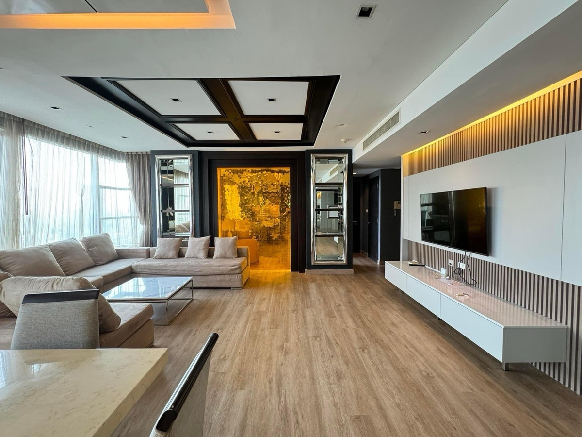 Urgent sale!! Fullerton Sukhumvit, beautiful room, good location :)) You can make an appointment to see the room.