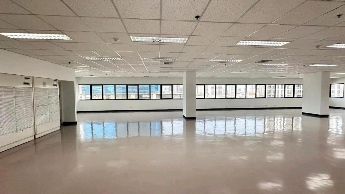 Office-Sorachai Building Ekkamai, 12th Floor, Sukhumvit 63 Available for Sale with Tenants, Near BTS Ekkamai – รูปที่ 2