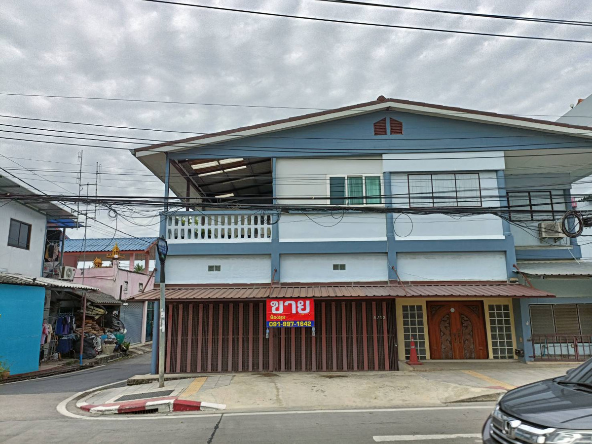 Single house for sale, next to Thawi Watthana-Kanchanaphisek Road, corner house, near Bangkok Thonburi University.