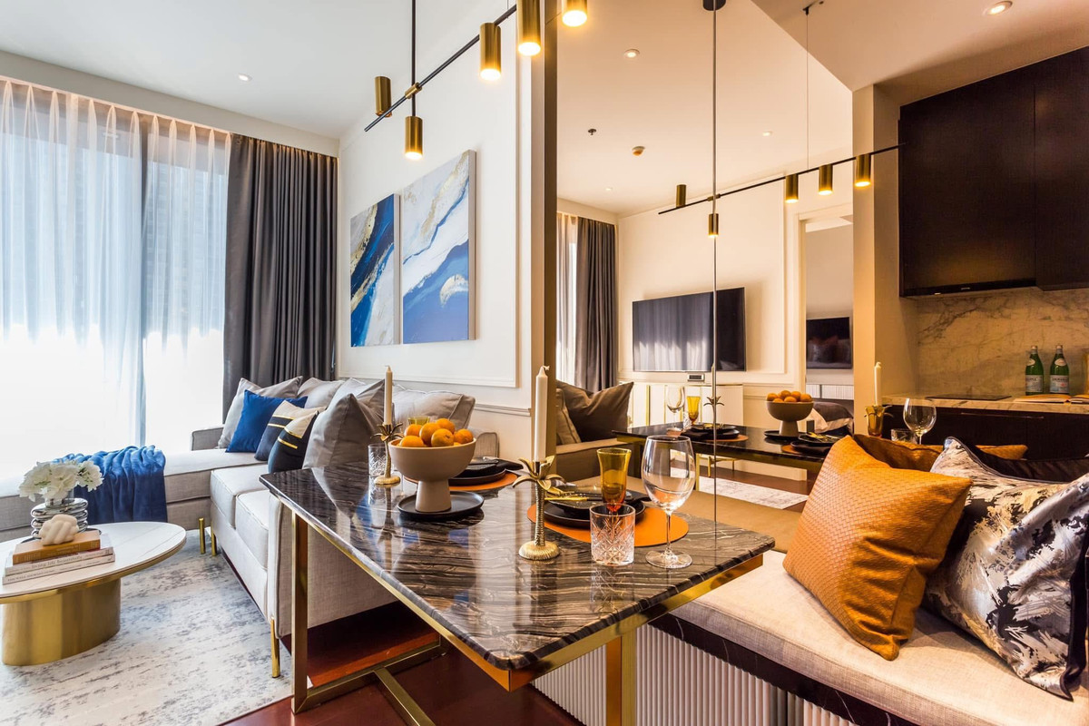 For Rent: KHUN by YOO Condo Near BTS Thonglor 🚆 Beautifully decorated, fully furnished 🛋️ High floor, city view facing Ekkamai 🌇 Ready to move in ✅