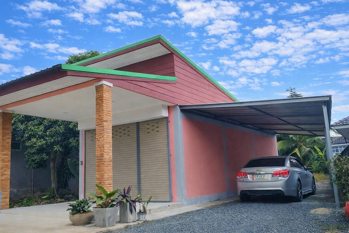 🏡 House and land for sale, prime location, close to the red light intersection, only 300 meters! Behind Krungsri Bank, next to Praphada Village, Village No. 2, Thung Yai District Nakhon Si Thammarat Province 🏡 House and land for sale, prime location, close to the red light intersection, only 300 meters! Behind Krungsri Bank, next to Praphada Village, Village No. 2, Thung Yai District Nakhon Si Thammarat Province