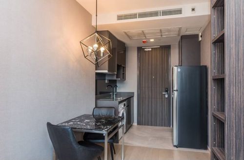 or Sale: ASHTON ASOKE Condo Near BTS Asoke 🚆 Easy access to main roads 🛣️ Beautifully decorated, fully furnished 🛋️