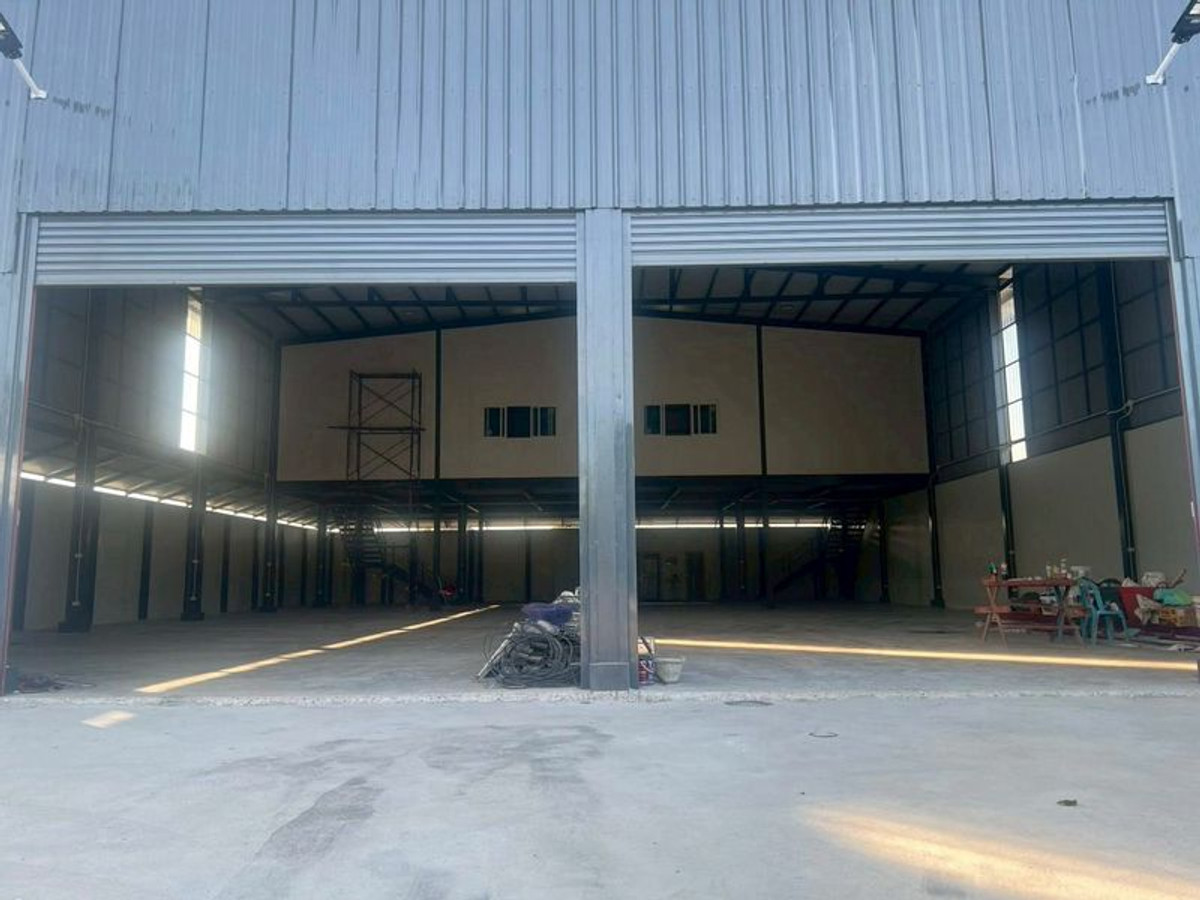 Newly built 2-story warehouse with 900 sq m office for rent in the Phatthanakan-Prawet-On Nut District, Bangkok 