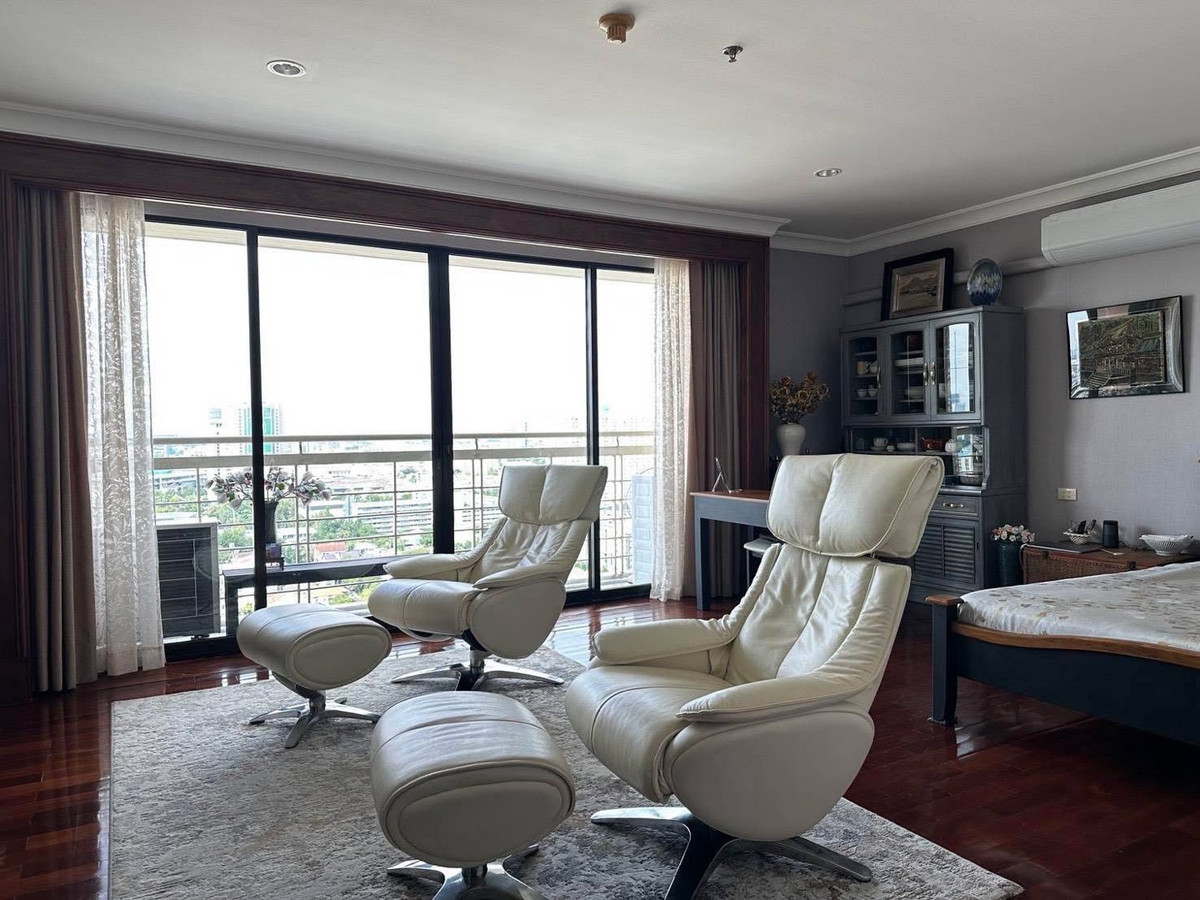 ขายด่วน !! คอนโด Sailom suites studio/48 sqm./2.59 MB