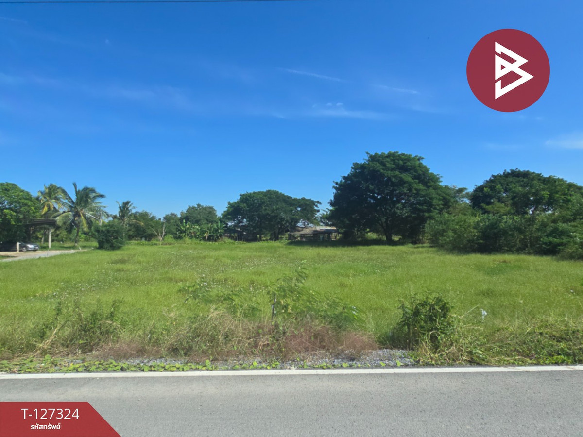 Empty land for sale, area 3 rai, Pong Maduea, Nakhon Pathom. Empty land for sale, area 3 rai, Pong Maduea, Nakhon Pathom.