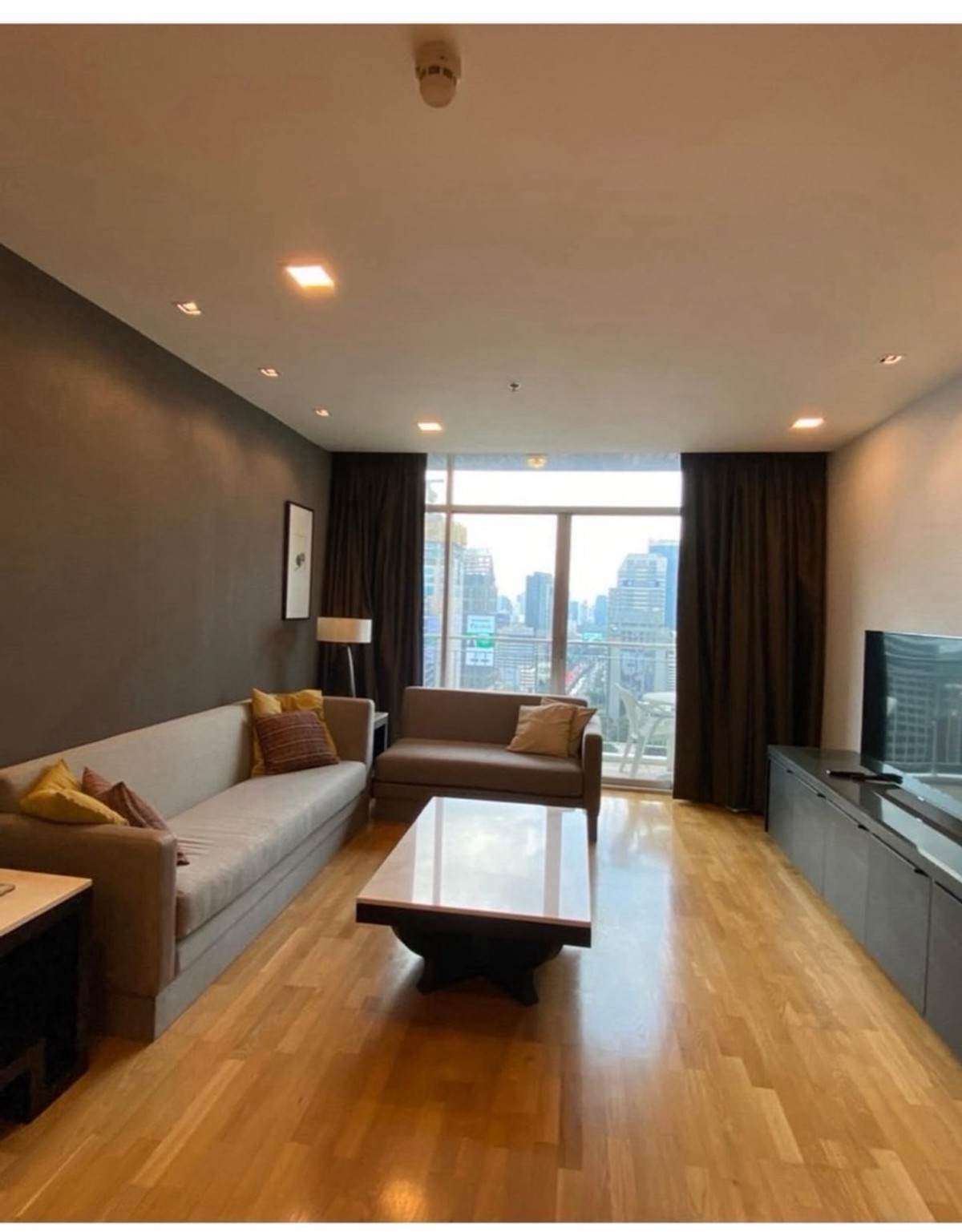 ขายพร้อมผู้เช่า Urbano Absolute Sathorn Taksin ราคา 24,000,000 บาท [JZs251127]