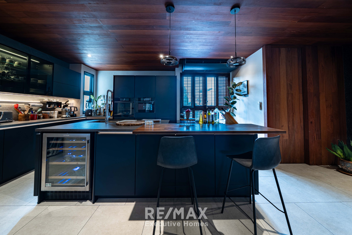 Low-Rise Condo on Soi Sawasdee (Suk.31) – Ultra Privacy | 230 sqm | 3 Beds 3 Baths Low-Rise Condo on Soi Sawasdee (Suk.31) – Ultra Privacy | 230 sqm | 3 Beds 3 Baths
