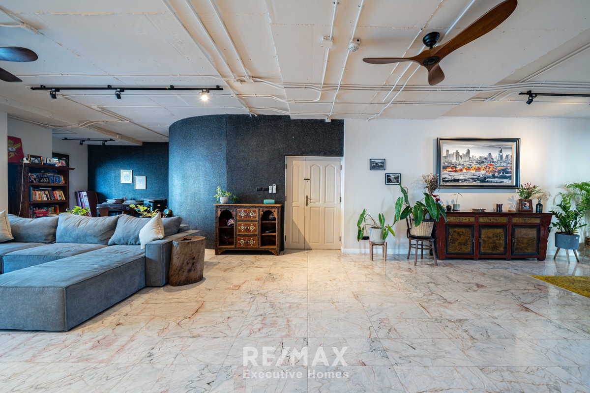 Low-Rise Condo on Soi Sawasdee (Suk.31) – Ultra Privacy | 230 sqm | 3 Beds 3 Baths Low-Rise Condo on Soi Sawasdee (Suk.31) – Ultra Privacy | 230 sqm | 3 Beds 3 Baths