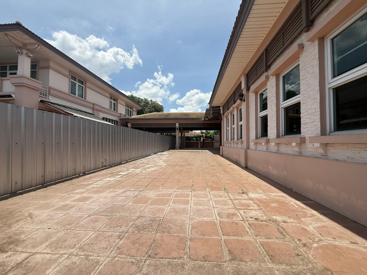 ขาย ที่ดินประชาอุทิศ ทุ่งครุ พร้อมสิ่งปลูกสร้างบ้านชั้นเดียวใน ม.บ้านฟ้ากรีนพาร์ค รอยัล ธนบุรีรมย์ แปลงที่ดินติดถนน 2 ด้าน ที่ถมแล้ว ราคาต่อรองได้