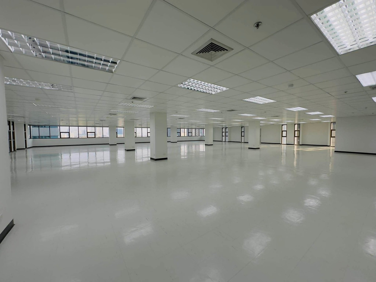 Office for rent, 600 square meters @ Sathorn, near BTS Chong Nonsi, only 300 meters.