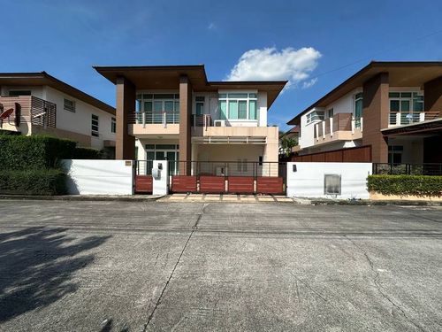 Urgent sale, second-hand detached house, The Boulevard Surasak, Sriracha, Chonburi project.