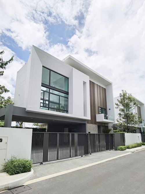 Nantawan Rama 9 - Srinakarin / 4 Bedrooms (SALE WITH TENANT) BZD058