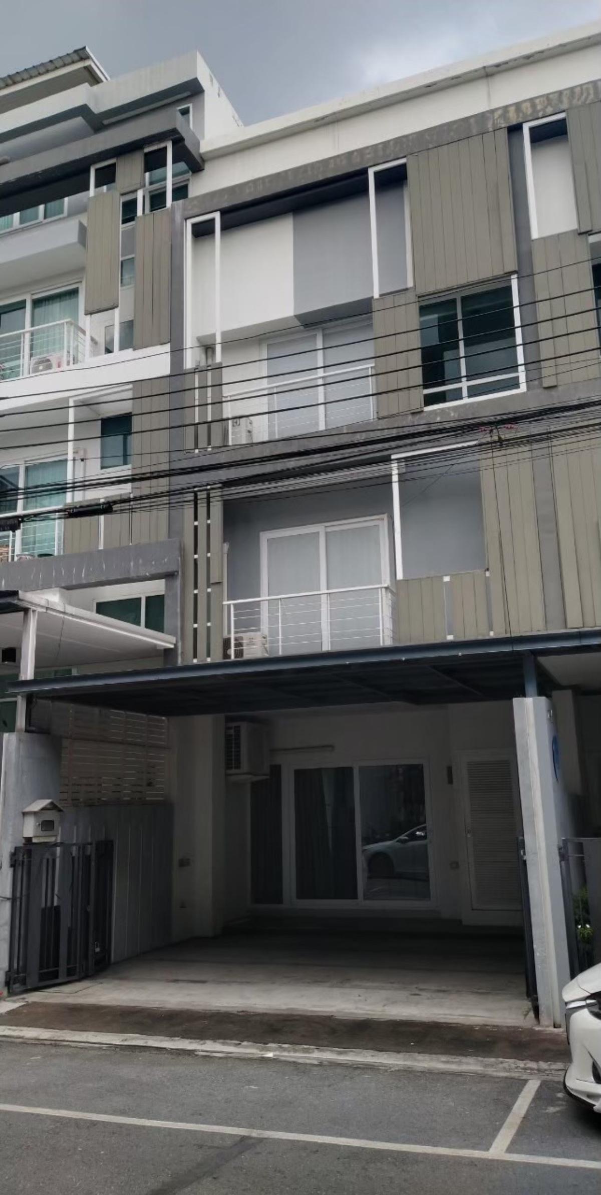 ขายทาวน์โฮม 3 ชั้น หมู่บ้านสเปซ ลาดพร้าว-เหม่งจ๋าย ใกล้รถไฟฟ้า เดินทางสะดวก วังทองหลาง เขต วังทองหลาง กรุงเทพ CX-137841