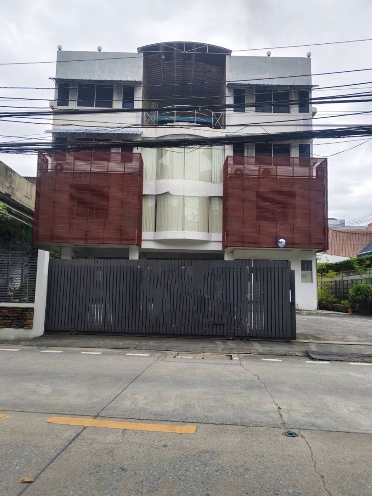 ให้เช่า สำนักงาน 5 ชั้น พร้อม โกดัง ที่จอดรถเยอะ ตั้งอยู่ บางนา กม.3 ทำเลดี ใกล้ นิคม อุตสาหกรรม และ ทางด่วนพิเศษ