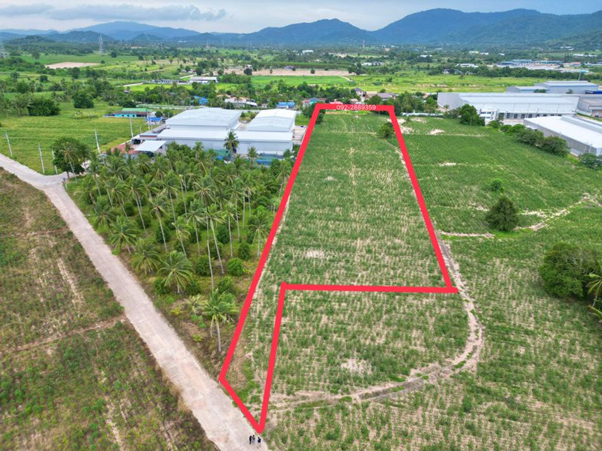 Land for sale in Khao Khan Song, Sriracha, beautiful plot, good location, near WHA Industrial Estate. Land for sale in Khao Khan Song, Sriracha, beautiful plot, good location, near WHA Industrial Estate.