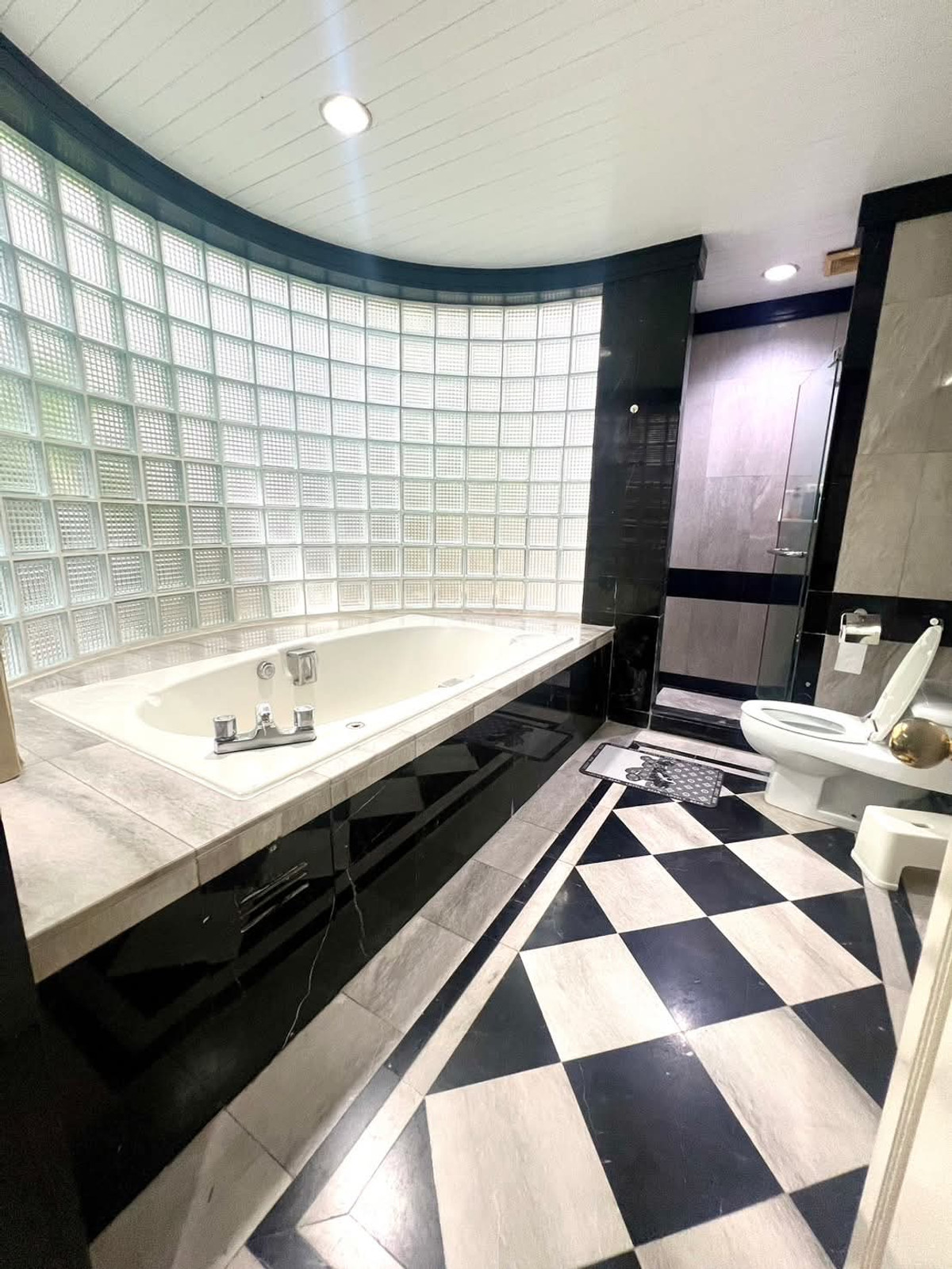 ✨Chidlom Place✨2 beds 3 baths, Size 179 sqm., near BTS / MRT Chidlom (0.5 km) Tel.0982645161 ✨Chidlom Place✨2 beds 3 baths, Size 179 sqm., near BTS / MRT Chidlom (0.5 km) Tel.0982645161
