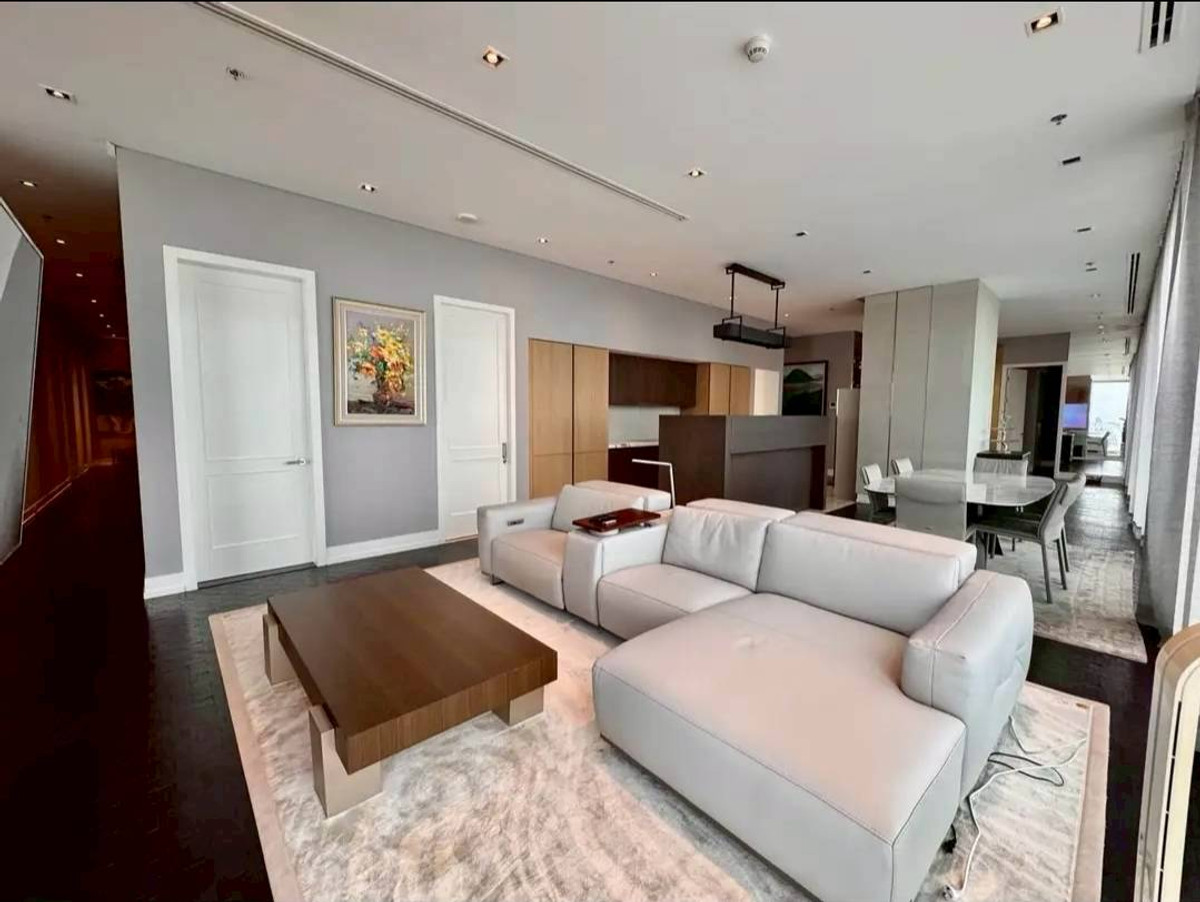  ♦ Prime Location ♦ ชั้น 40++ 272.70 ตร.ม. | 4 ห้องนอน 5 ห้องน้ำ | ใกล้ BTS ช่องนนทรี 2 นาที, คิง เพาเวอร์ มหานคร 3 นาที, ตรีนิตีมอลล์ 3 4 นาที