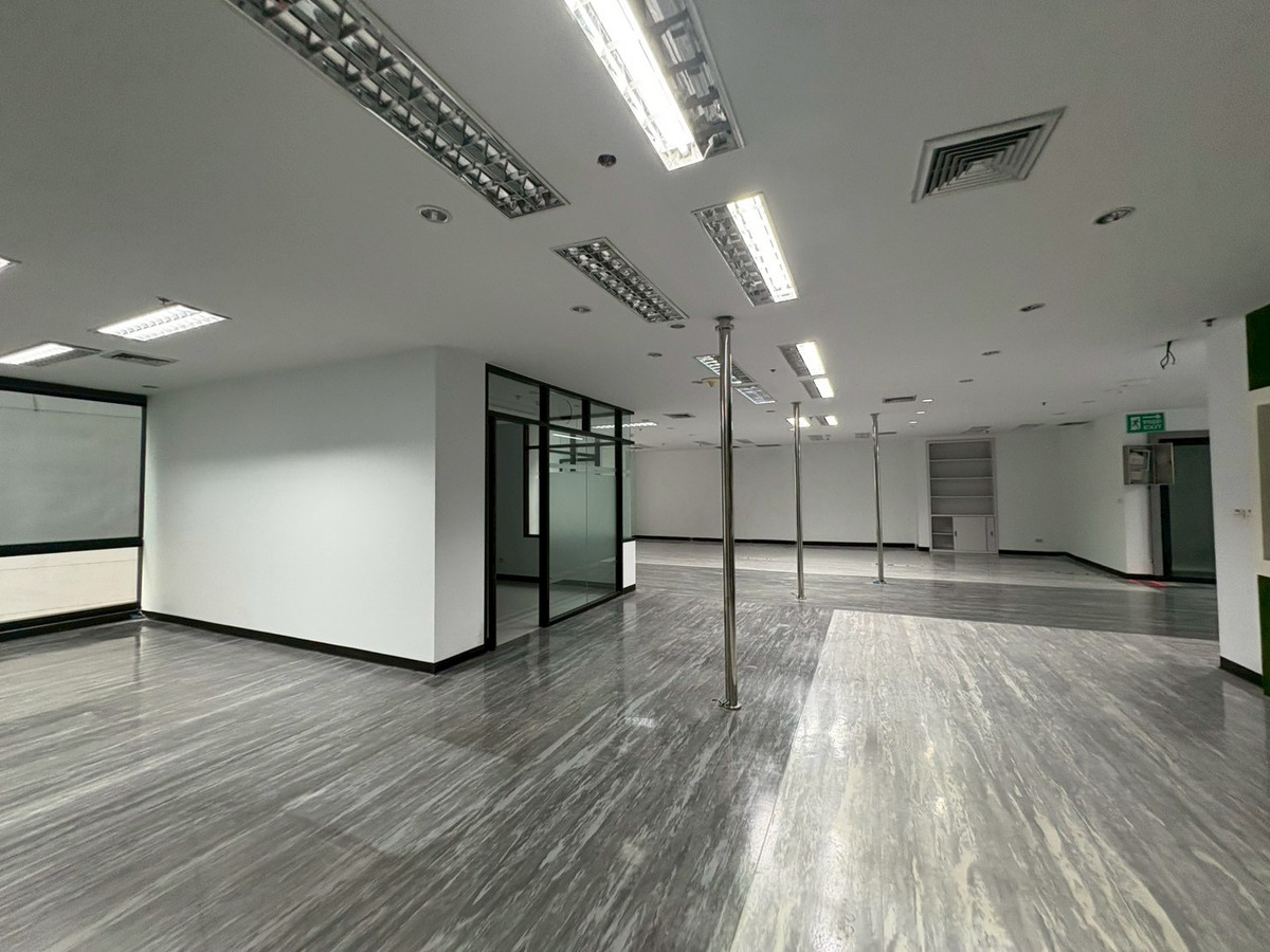 Office for rent Interlink Tower 4th floor 110 sq m 4 minutes from BTS Si Lam Office for rent Interlink Tower 4th floor 110 sq m 4 minutes from BTS Si Lam