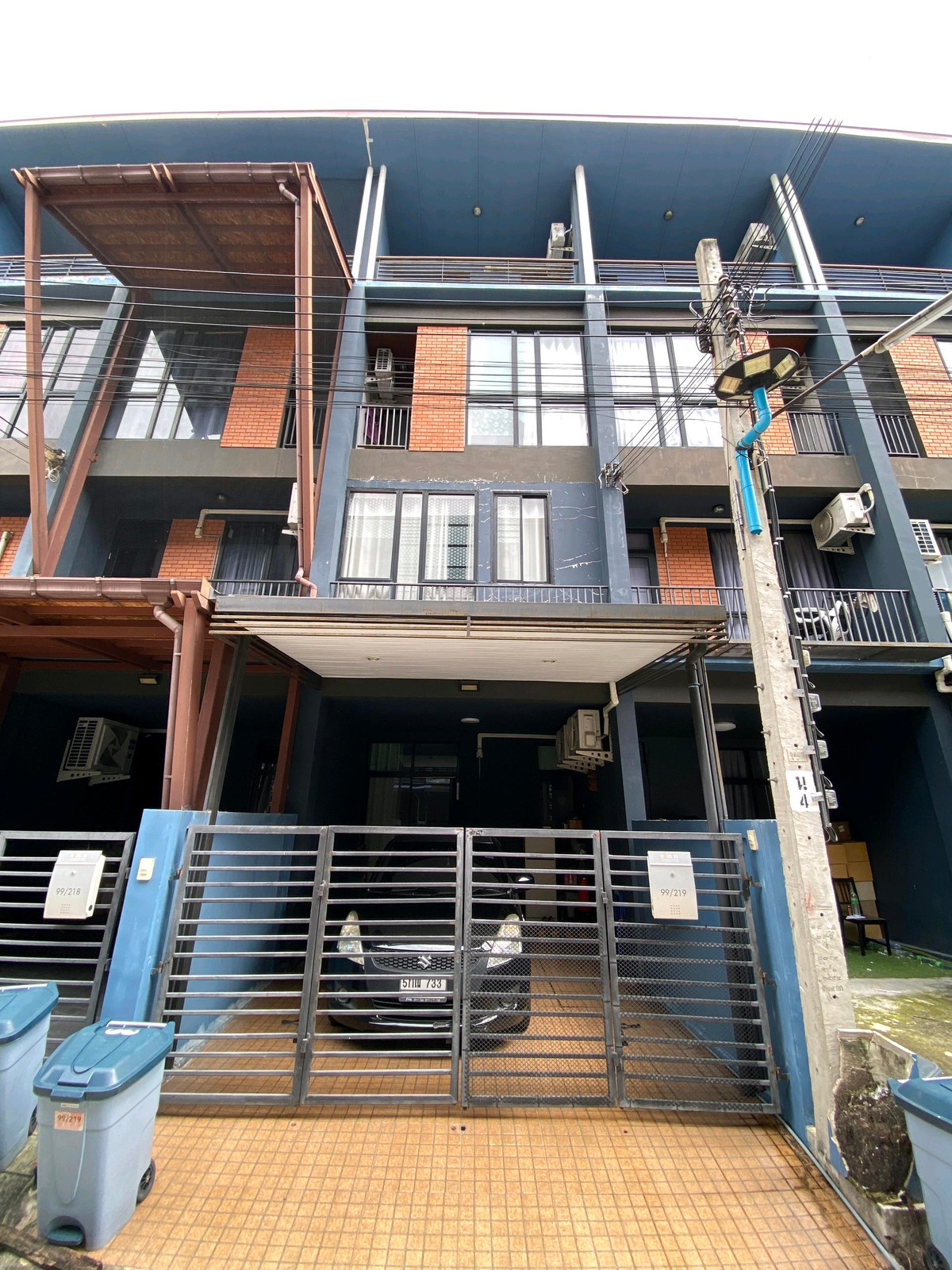 4-story townhome for sale, Haus 35 Chaengwattana, good condition, kitchen addition, complete with solar cell system. 4-story townhome for sale, Haus 35 Chaengwattana, good condition, kitchen addition, complete with solar cell system.