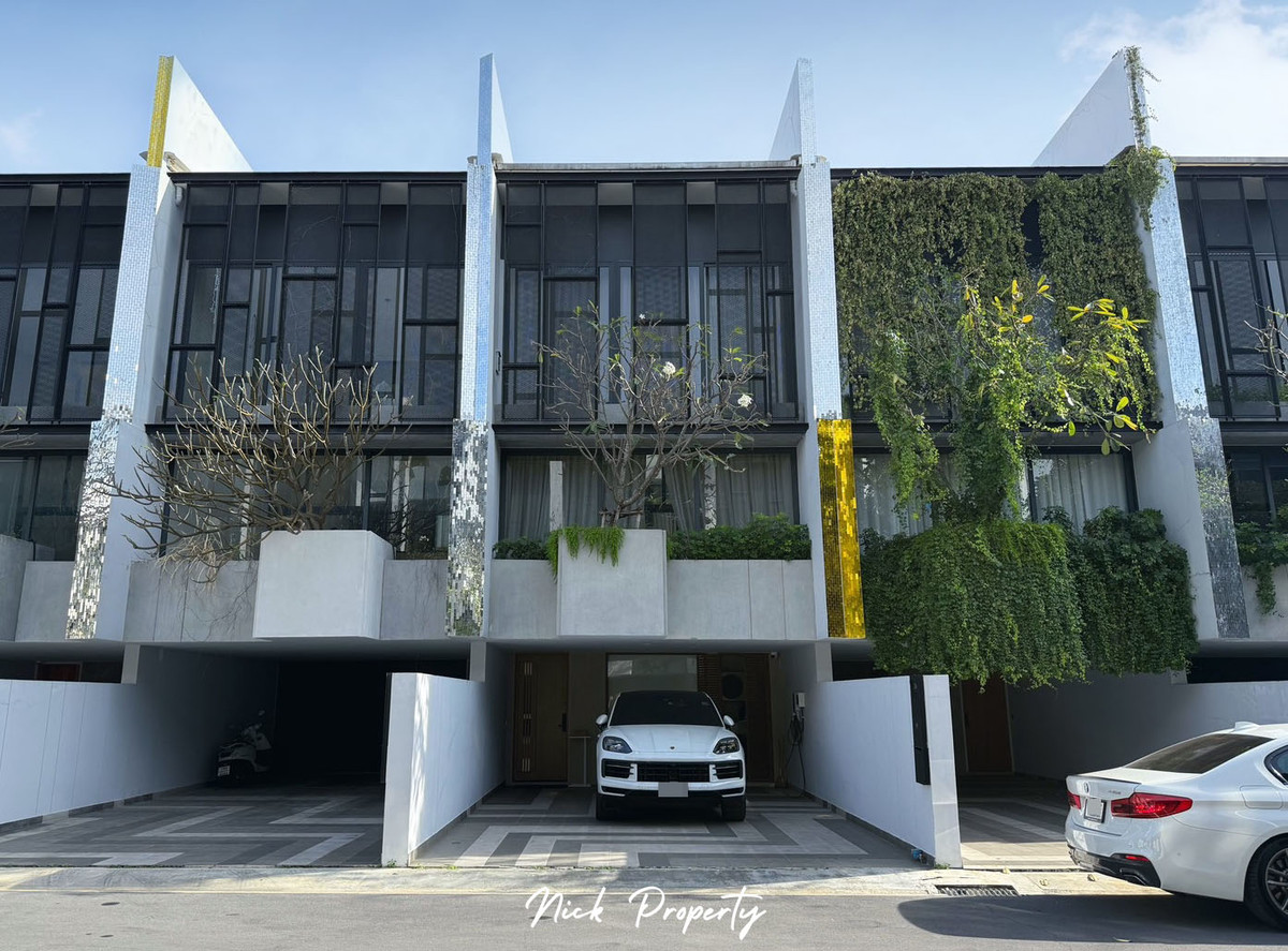 baan puripuri Courtyard บ้านภูริปุรี คอร์ทยาร์ด พัฒนาการ : LUXURY TOWNHOME ใกล้ทองหล่อ ภายใต้แนวคิดใหม่ Another Step of Townhome with Private Courtyard เพื่อให้คุณใช้ชีวิตอยู่ร่วมกันกับธรรมชาติได้อย่างผ่อนคลายแบบไม่เหมือนใคร มาพร้อมพื้นที่ส่วนกลาง ที่จะสร